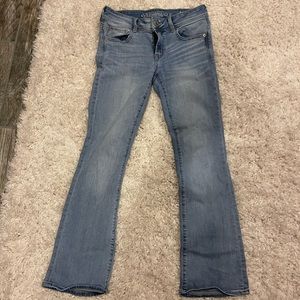 AMERICAN EAGLE OUTFITTERS SIZE 4 SHORT SUPER STRETCH BOOT CUT JEANS